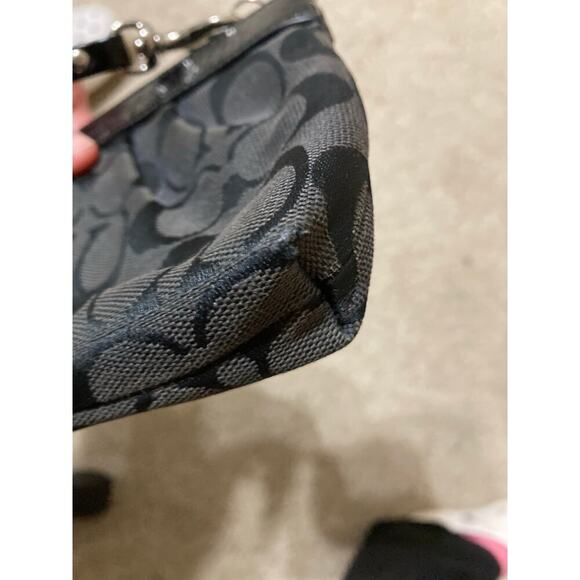 COACH SMALL BLACK GRAY SIGNATURE PRINT LEATHER TRIM WRISLTET - Picture 12 of 12